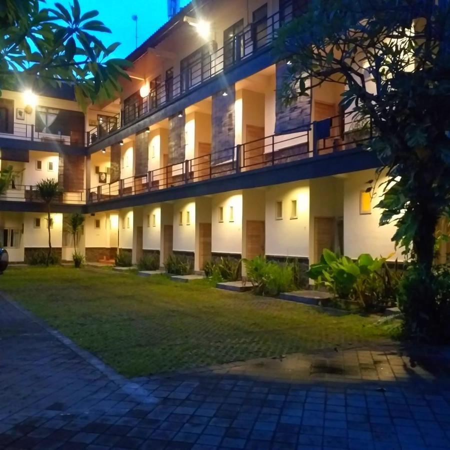 Urbanview Hotel Wayan Mansion Denpasar Extérieur photo