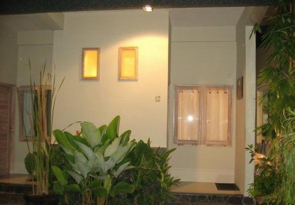 Urbanview Hotel Wayan Mansion Denpasar Extérieur photo