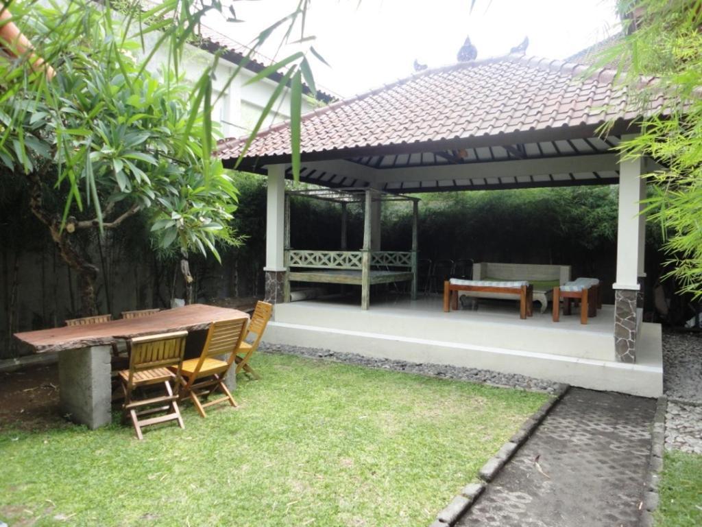Urbanview Hotel Wayan Mansion Denpasar Extérieur photo
