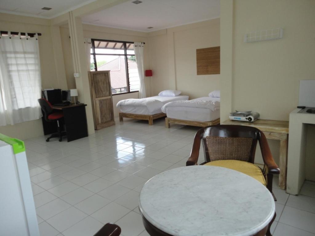 Urbanview Hotel Wayan Mansion Denpasar Chambre photo
