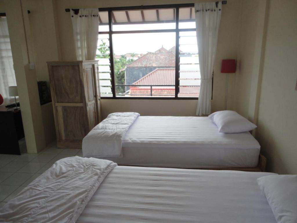 Urbanview Hotel Wayan Mansion Denpasar Chambre photo