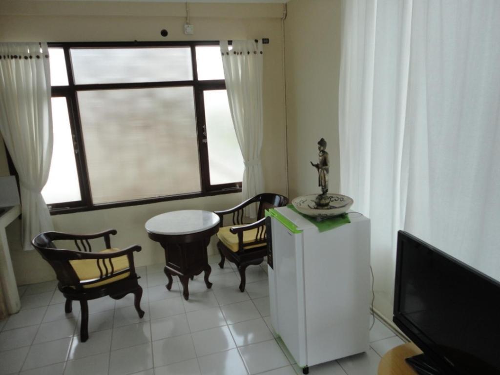 Urbanview Hotel Wayan Mansion Denpasar Chambre photo