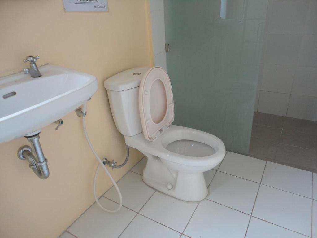 Urbanview Hotel Wayan Mansion Denpasar Chambre photo